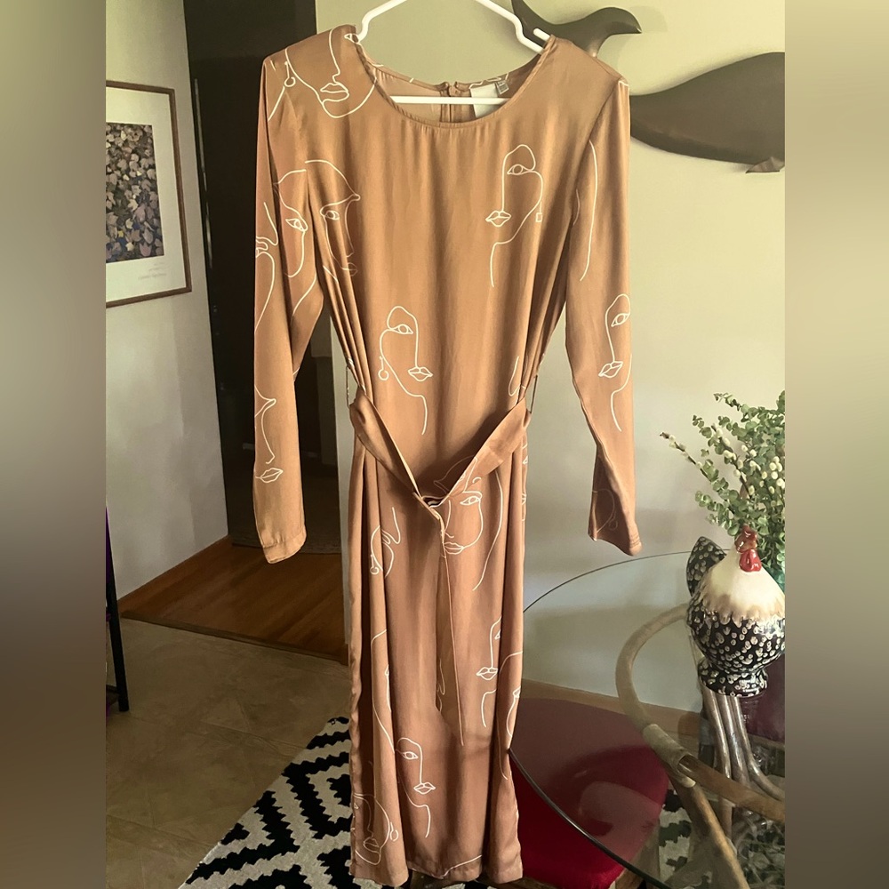 $215 Ichi - Denmark Stunning camel & white belted midi dress Picasso print. S M